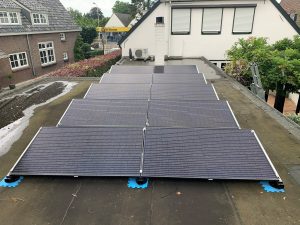 zelf zonnepanelen installeren plug play